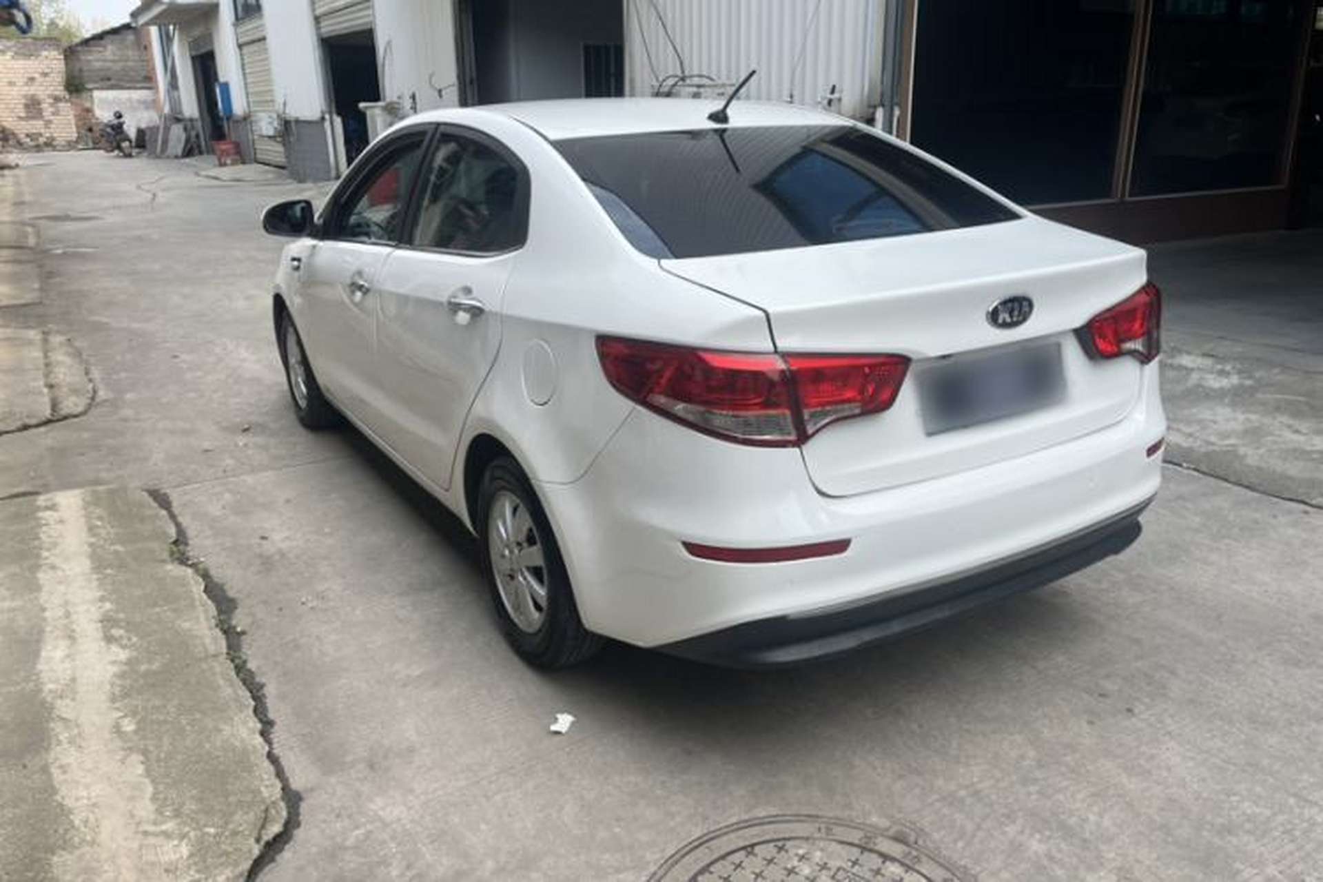 Used Kia K2 2015 Sedan 1.4L Automatic GLS Exterior 8
