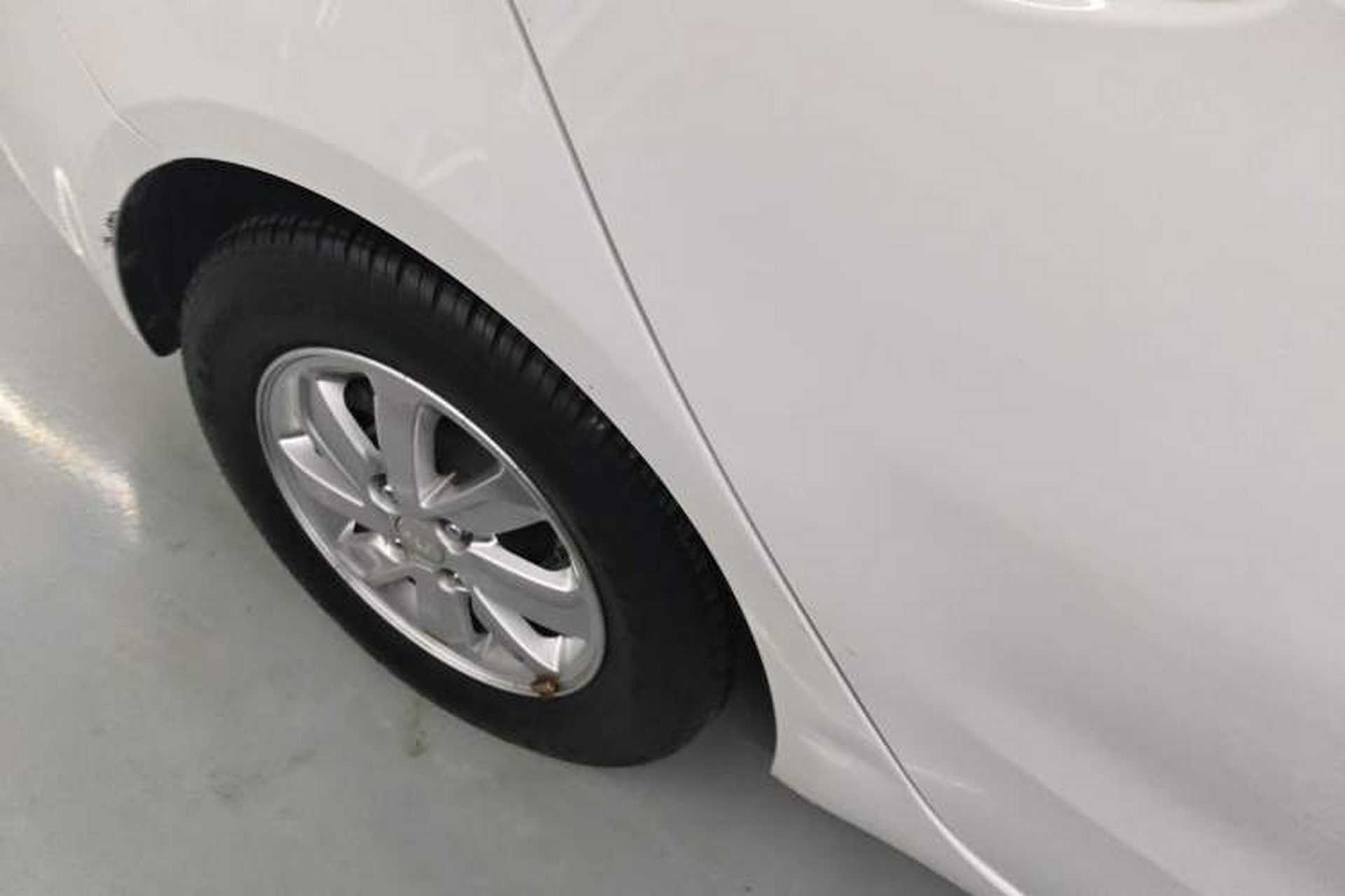 Used Kia K2 2015 Sedan 1.4L MT GLS Exterior 8