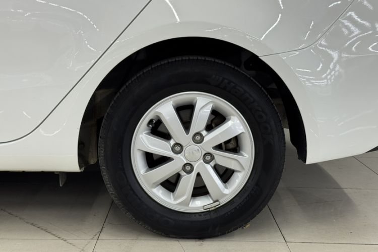 Used Kia K2 2015 Sedan 1.4L Automatic GLS Exterior 9