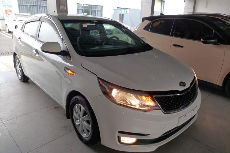 Used Kia K2 2015 Sedan 1.4L Automatic GLS Front Right 45 Deg