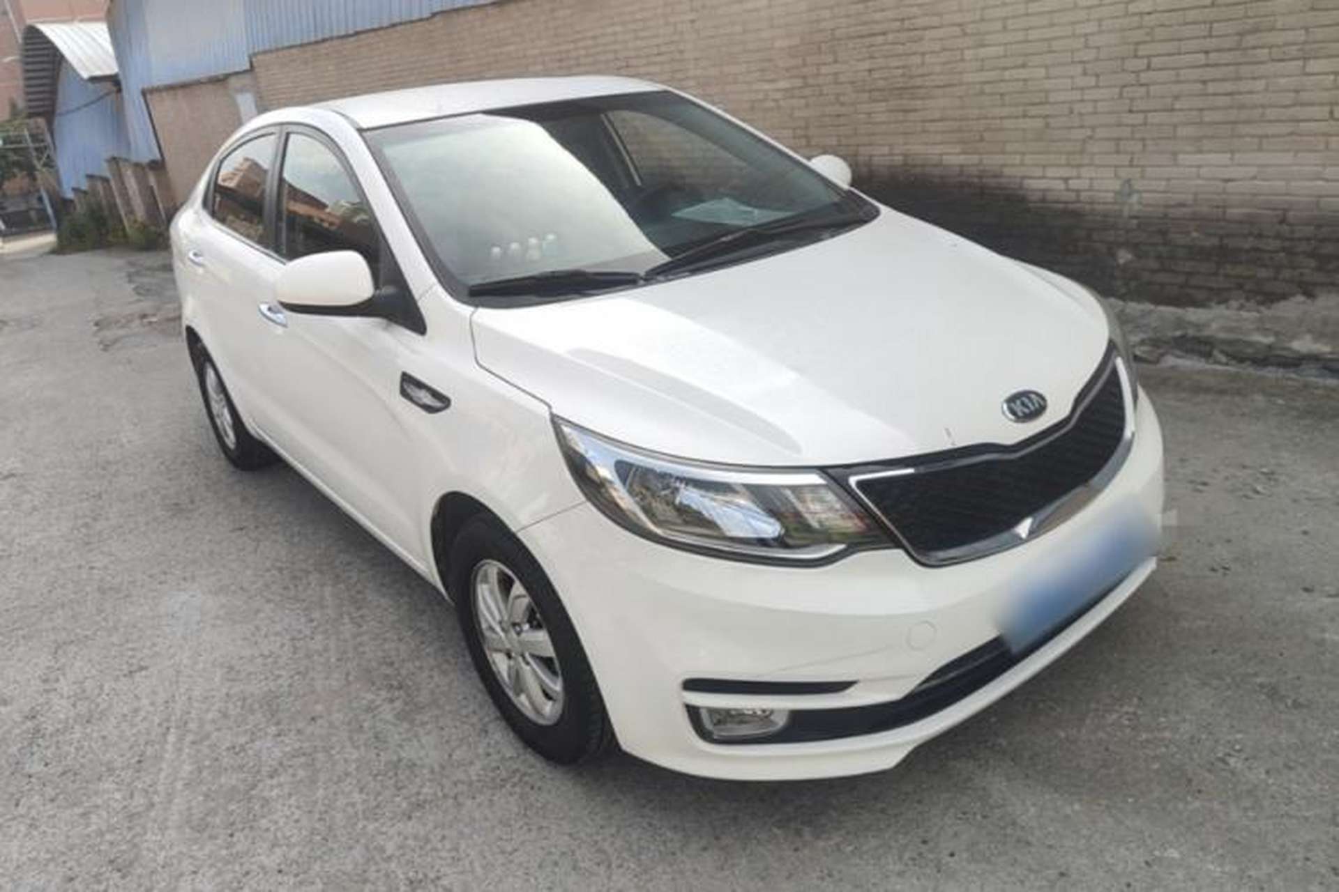 Used Kia K2 2015 Sedan 1.4L MT GLS Front Right 45 Deg