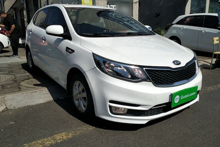 Used Kia K2 2015 Hatchback 1.4L AT GLS Cool Edition Front Right 45 Deg
