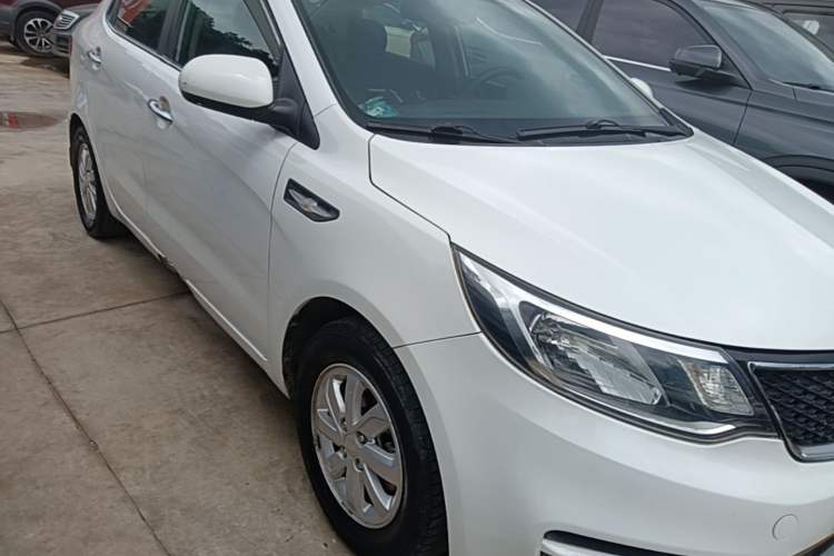 Used Kia K2 2015 Sedan 1.4L MT GLS Front Right 45 Deg