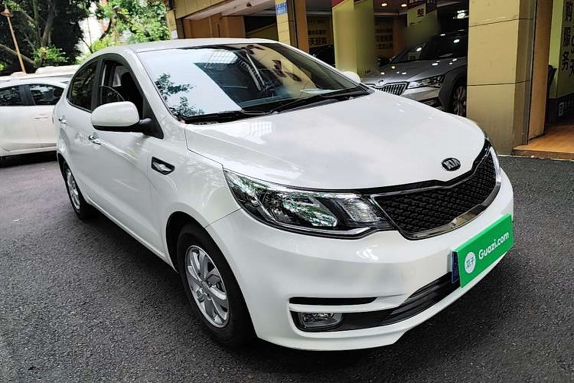Used Kia K2 2015 Sedan 1.4L MT GLS Front Right 45 Deg