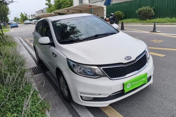 Used Kia K2 2015 Hatchback 1.4L AT GLS Cool Edition Front Right 45 Deg