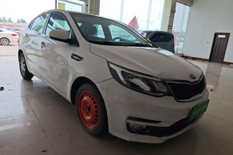Used Kia K2 2015 Sedan 1.4L Automatic GLS Front Right 45 Deg