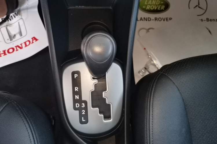 Used Kia K2 2015 Sedan 1.4L Automatic GLS Gear Lever