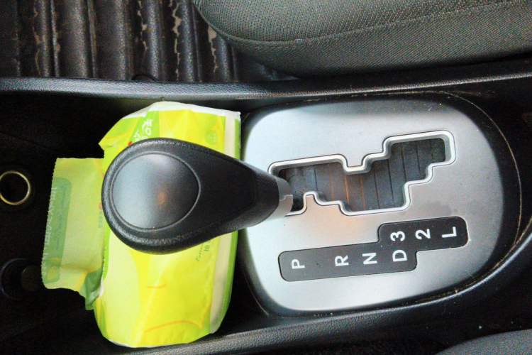 Used Kia K2 2015 Sedan 1.4L Automatic GLS Gear Lever