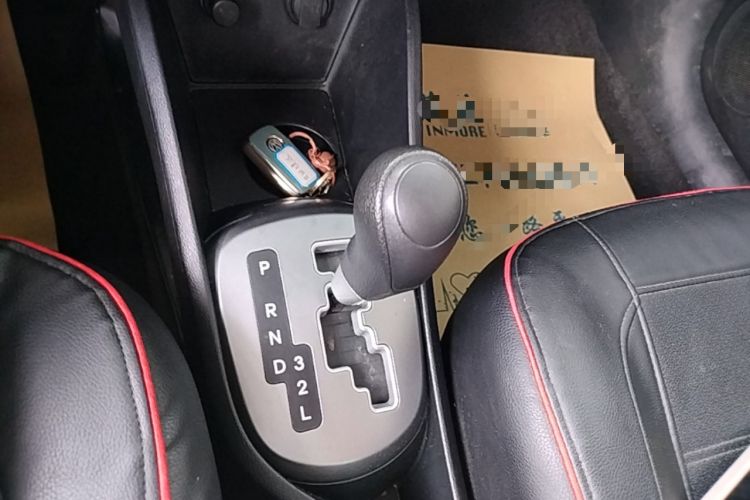 Used Kia K2 2015 Sedan 1.4L Automatic GLS Gear Lever