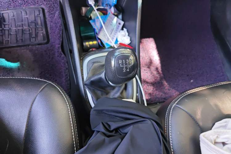 Used Kia K2 2015 Sedan 1.4L MT GLS Gear Lever