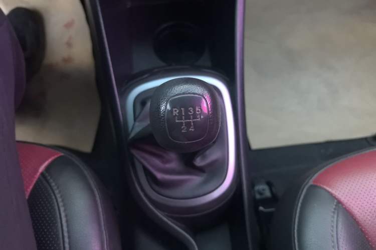 Used Kia K2 2015 Hatchback 1.4L MT GLS Cool Edition Gear Lever