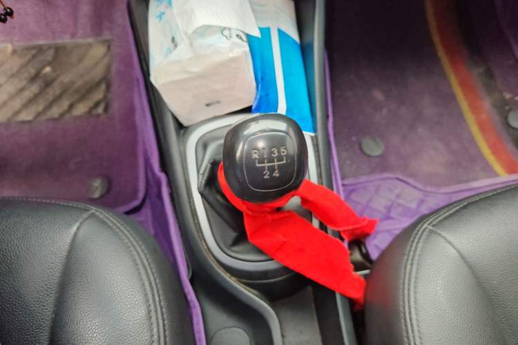 Used Kia K2 2015 Sedan 1.4L MT GLS Gear Lever