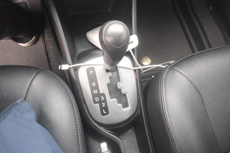 Used Kia K2 2015 Sedan 1.4L Automatic GLS Gear Lever