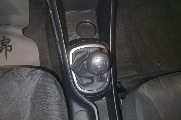 Used Kia K2 2015 Sedan 1.4L MT GLS Gear Lever
