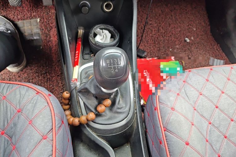Used Kia K2 2015 Sedan 1.4L MT GLS Gear Lever