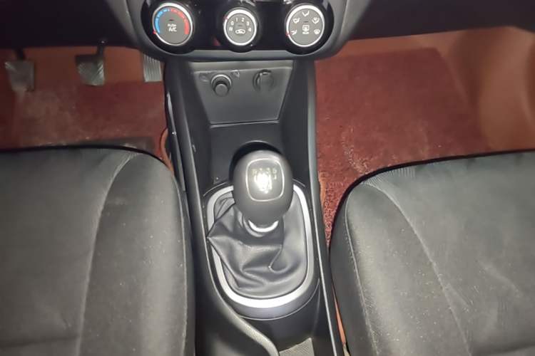 Used Kia K2 2015 Sedan 1.4L MT GLS Gear Lever