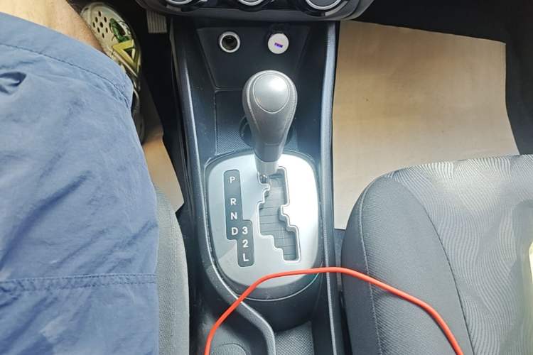 Used Kia K2 2015 Sedan 1.4L Automatic GLS Gear Lever
