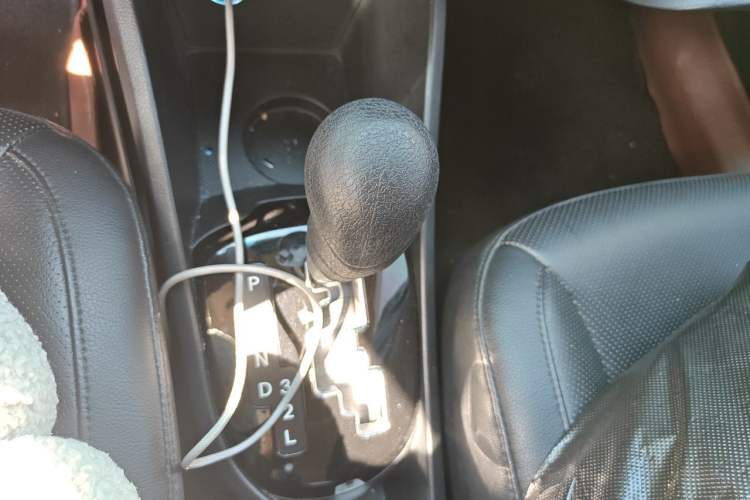 Used Kia K2 2015 Sedan 1.6L Automatic Transmission Premium Gear Lever