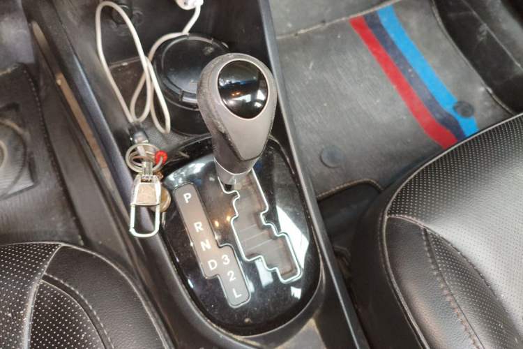 Used Kia K2 2015 Sedan 1.6L Automatic Transmission Premium Gear Lever