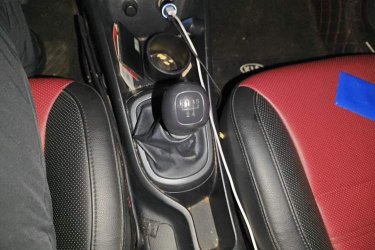 Used Kia K2 2015 Hatchback 1.4L MT GLS Cool Edition Gear Lever