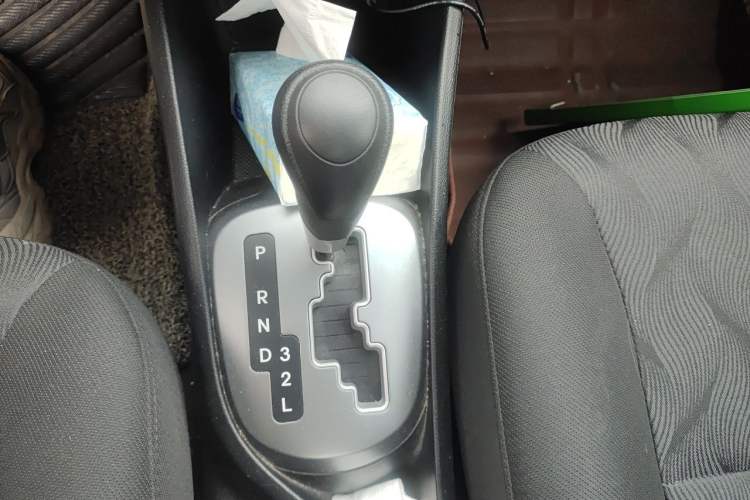 Used Kia K2 2015 Sedan 1.4L Automatic GLS Gear Lever