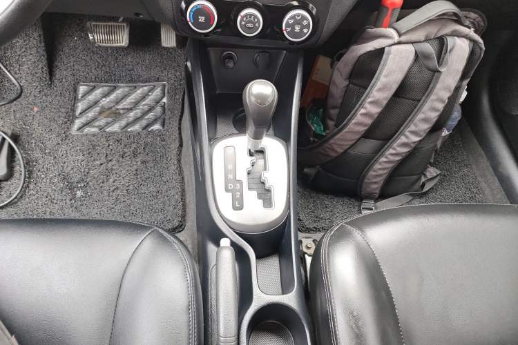 Used Kia K2 2015 Sedan 1.4L Automatic GLS Gear Lever