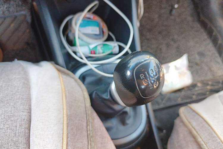 Used Kia K2 2015 Sedan 1.4L MT GLS Gear Lever