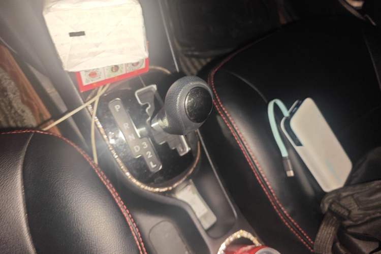 Used Kia K2 2015 Hatchback 1.4L Automatic GLS Gear Lever