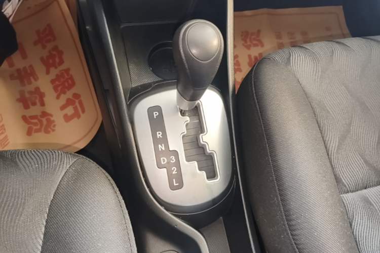 Used Kia K2 2015 Sedan 1.4L Automatic GLS Gear Lever