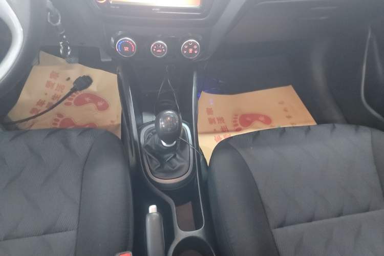 Used Kia K2 2015 Sedan 1.4L MT GLS Gear Lever