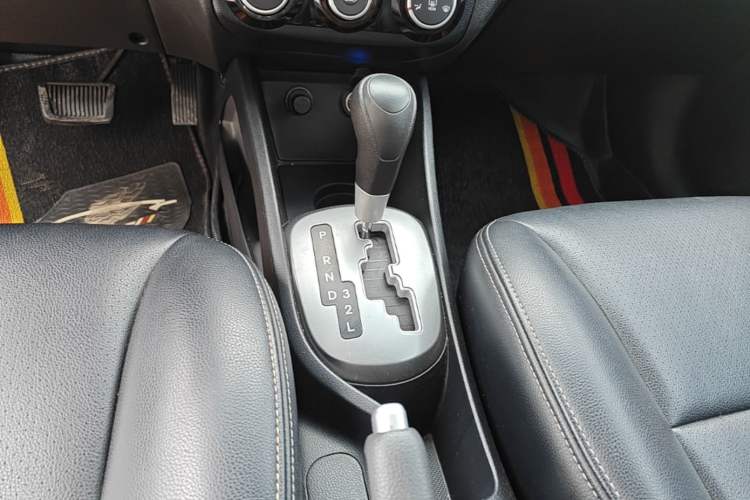 Used Kia K2 2015 Sedan 1.4L Automatic GLS Gear Lever