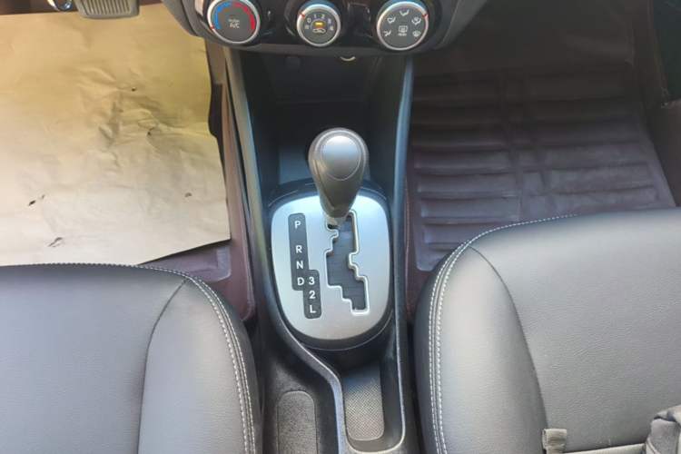 Used Kia K2 2015 Sedan 1.4L Automatic GLS Gear Lever