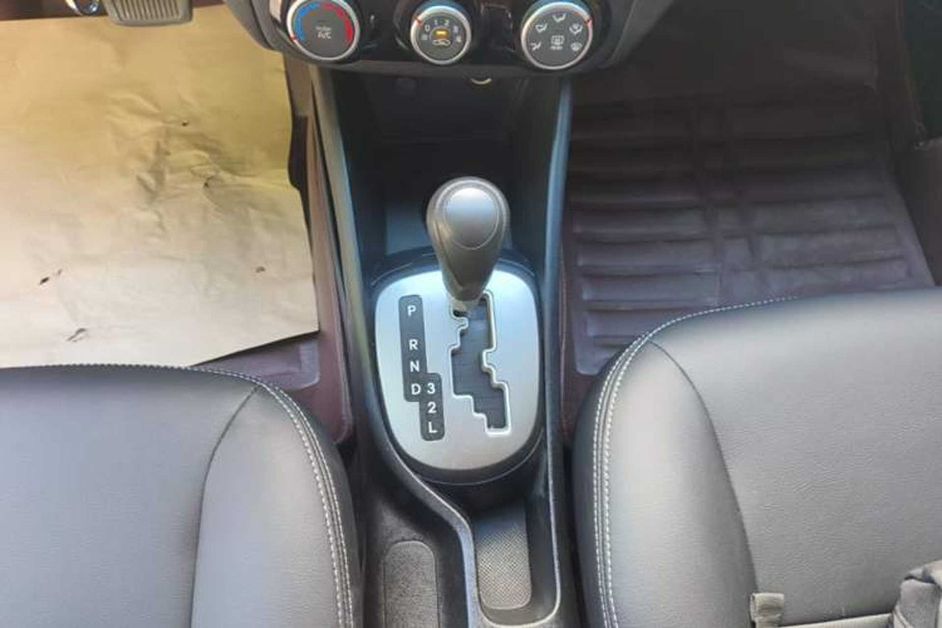 Used Kia K2 2015 Sedan 1.4L Automatic GLS Gear Lever