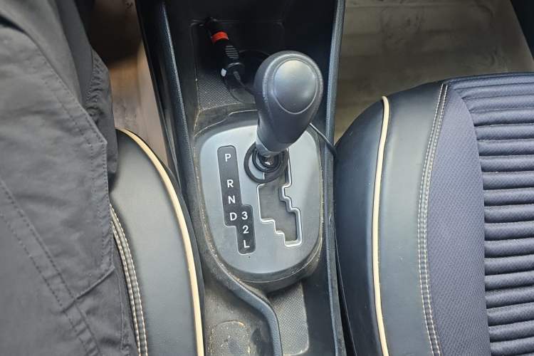 Used Kia K2 2015 Sedan 1.4L Automatic GLS Gear Lever