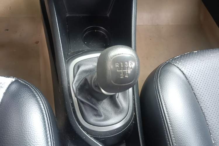 Used Kia K2 2015 Sedan 1.4L MT GLS Gear Lever