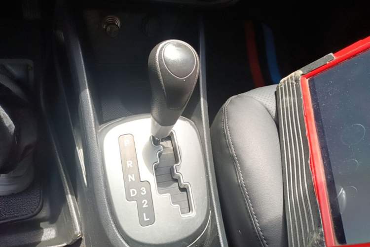 Used Kia K2 2015 Sedan 1.4L Automatic GLS Gear Lever