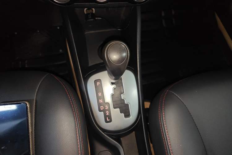 Used Kia K2 2015 Sedan 1.4L Automatic GLS Gear Lever