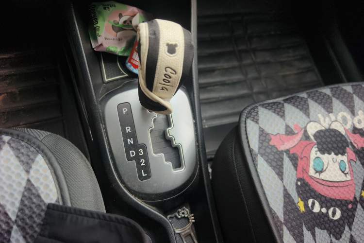 Used Kia K2 2015 Sedan 1.4L Automatic GLS Gear Lever