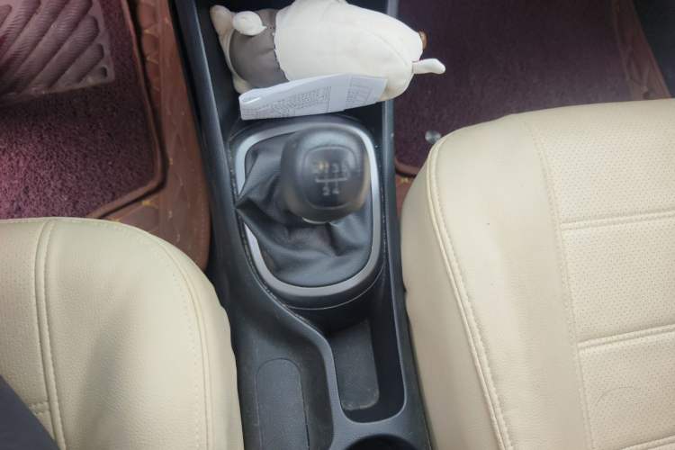 Used Kia K2 2015 Sedan 1.4L MT GLS Gear Lever