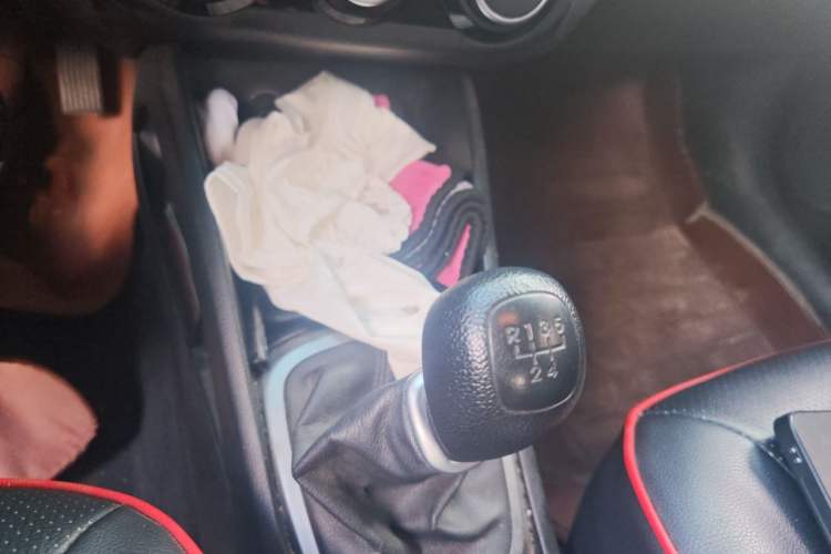 Used Kia K2 2015 Sedan 1.4L MT GLS Gear Lever