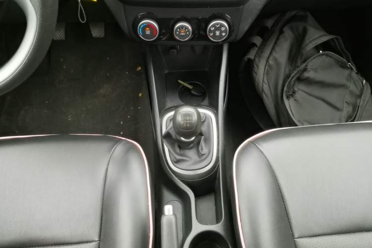 Used Kia K2 2015 Sedan 1.4L MT TOP Gear Lever