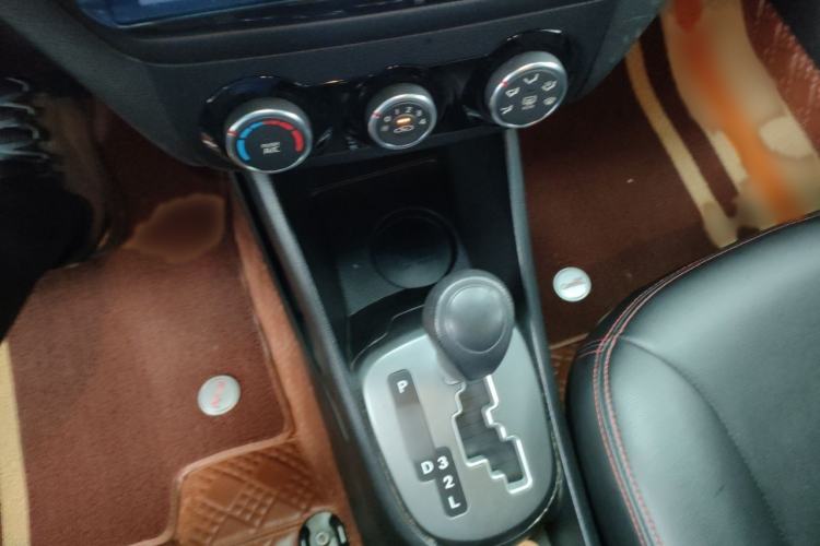 Used Kia K2 2015 Sedan 1.4L Automatic GLS Gear Lever