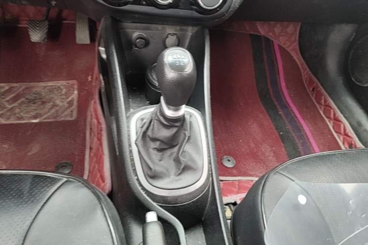Used Kia K2 2015 Sedan 1.4L MT GLS Gear Lever