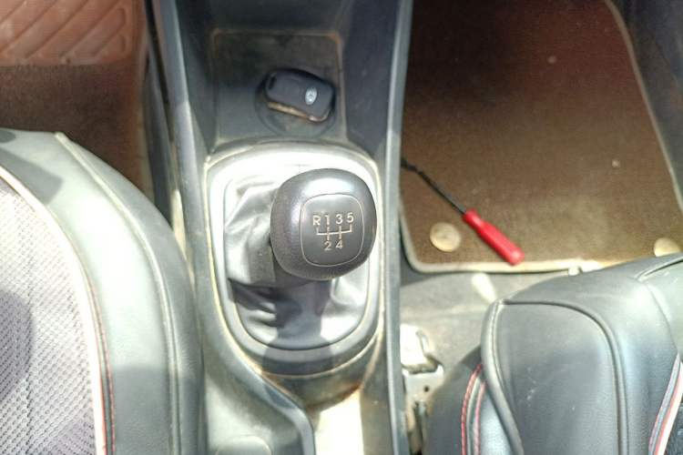 Used Kia K2 2015 Sedan 1.4L MT GLS Gear Lever