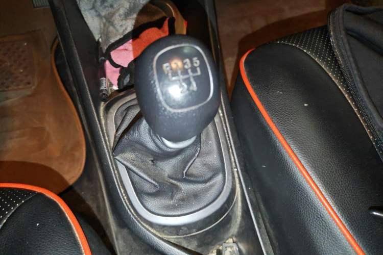 Used Kia K2 2015 Sedan 1.4L MT GLS Gear Lever
