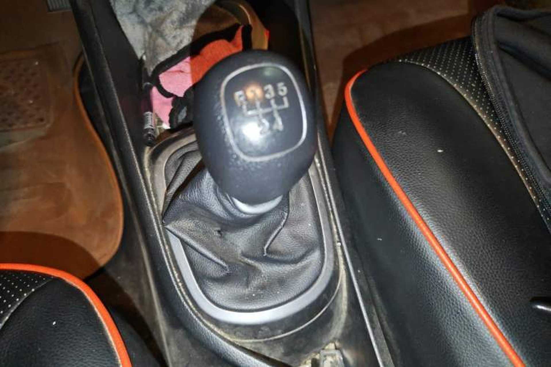 Used Kia K2 2015 Sedan 1.4L MT GLS Gear Lever