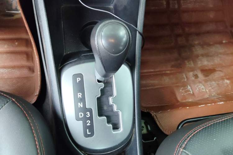 Used Kia K2 2015 Sedan 1.4L Automatic GLS Gear Lever