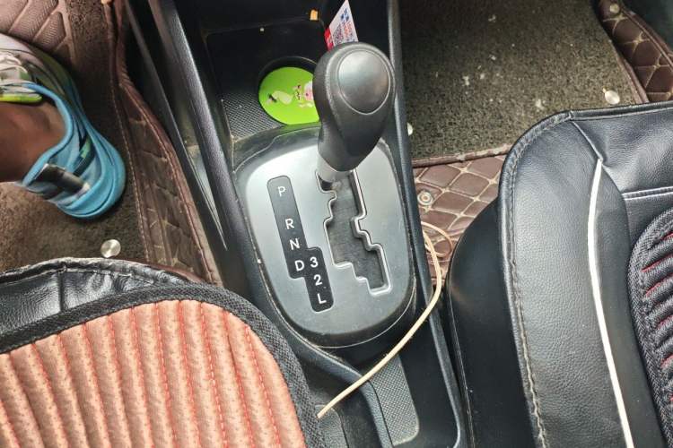 Used Kia K2 2015 Sedan 1.4L Automatic GLS Gear Lever