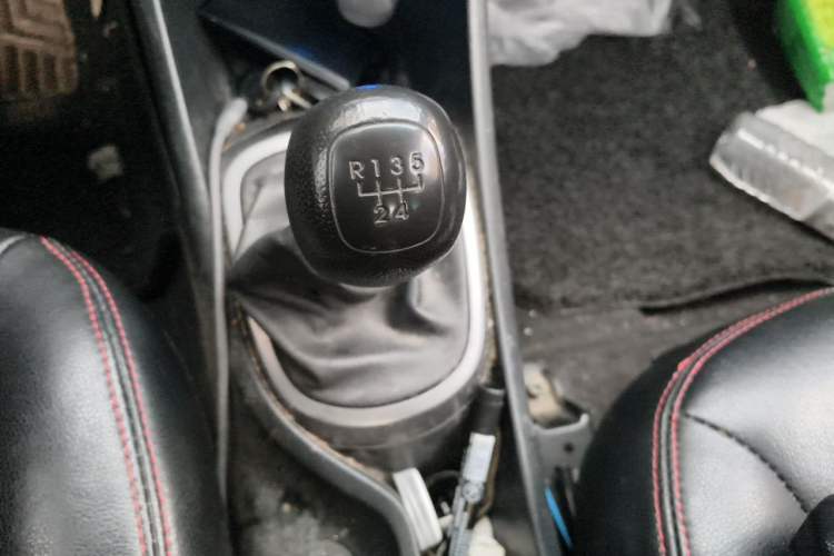 Used Kia K2 2015 Sedan 1.4L MT GLS Gear Lever