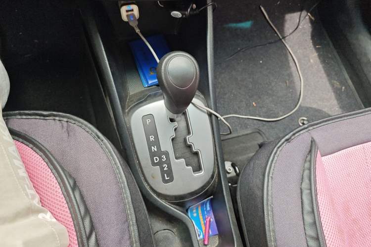 Used Kia K2 2015 Sedan 1.4L Automatic GLS Gear Lever